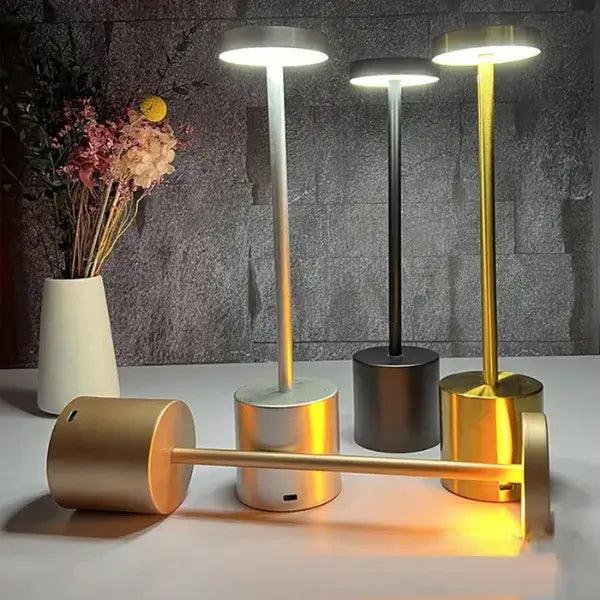 Luminária de Led Portátil com Acendimento ao Toque